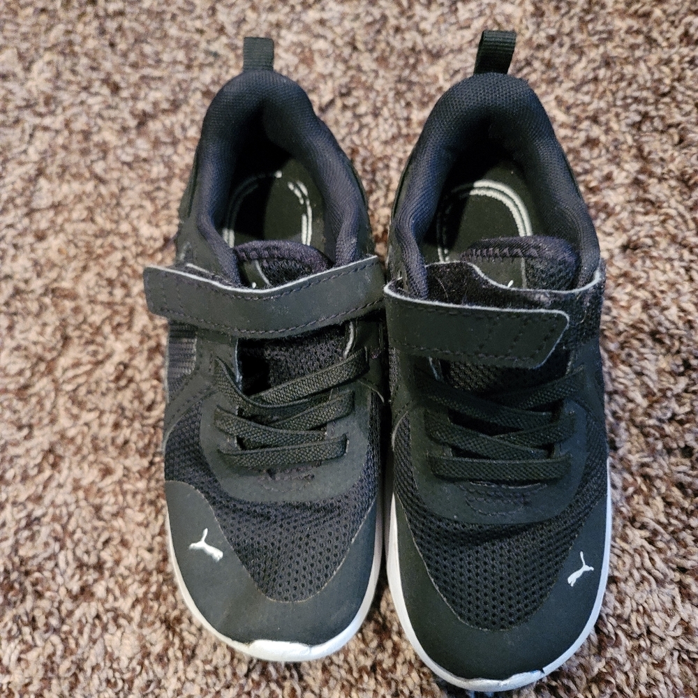 Black and White Pumas - Size 9